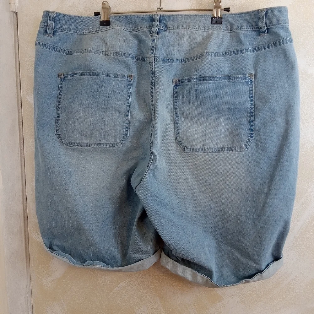 Lane Bryant Size 22 Plus Denim Light Wash Shorts 9 1/2